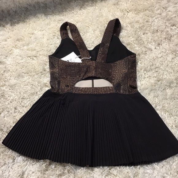 Lululemon Top Size 2 - Picture 2 of 2